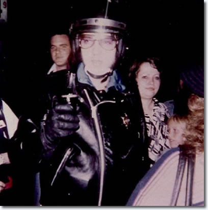 [Larry Blong behind Elvis] Elvis Presley at Vickers Gas Station, Memphis, October 4, 1976